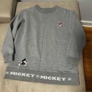 Disney world Mickey Mouse crew neck gray medium